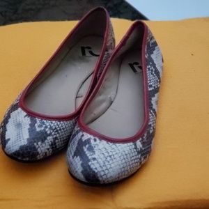 Alligator pattern flats